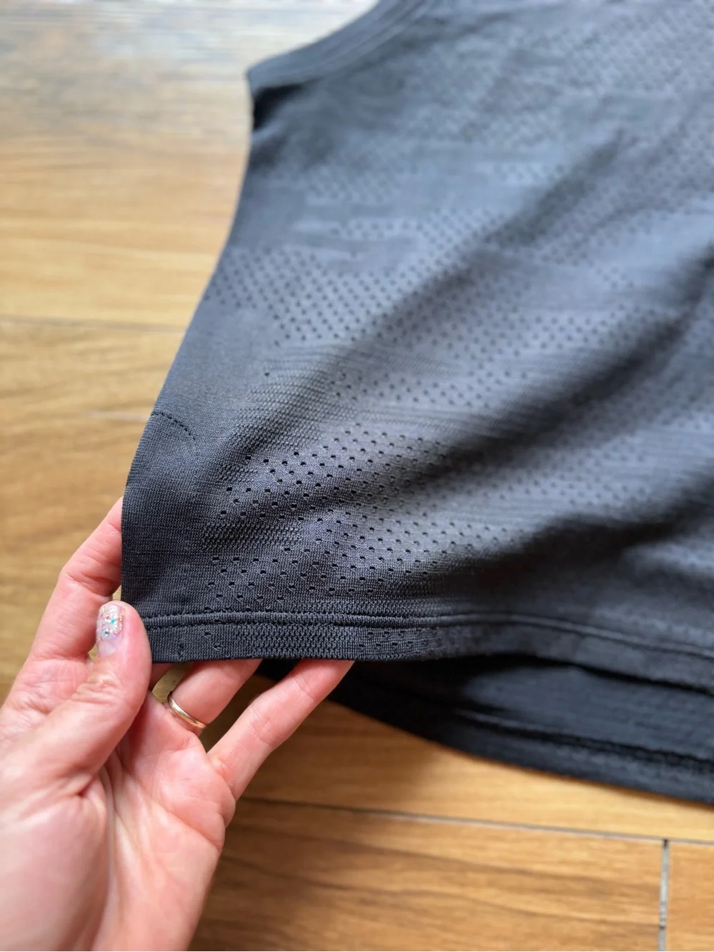 Lululemon Black Seamless Mesh Tank Top Women’s size XS/S